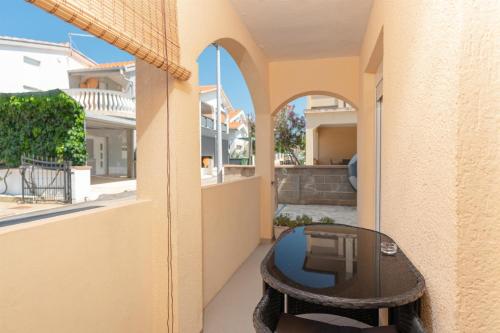 2 bedrooms, 3 beds