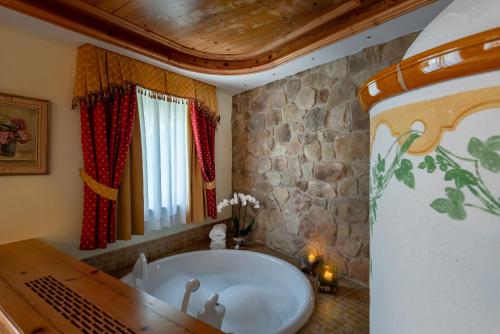Karstais baseins, Brunet - The Dolomites Resort in Tonadico