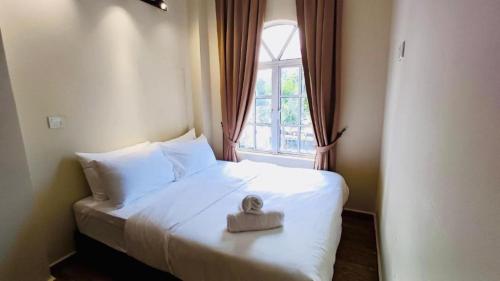 Bed, Swing & Pillows at ICC Pudu Kuala Lumpur near Kenanga Wholesale City