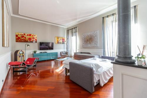 White Taranto Apartment