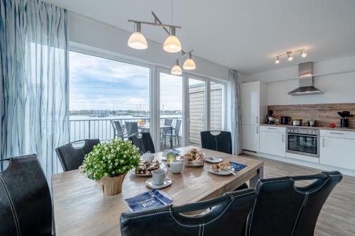 Cocina, Maisonette Fewo Kapteins Lounge by Seeblick Ferien ORO, Rundum Wasser, 6Pers, Sauna, Kamin in Olpenitz