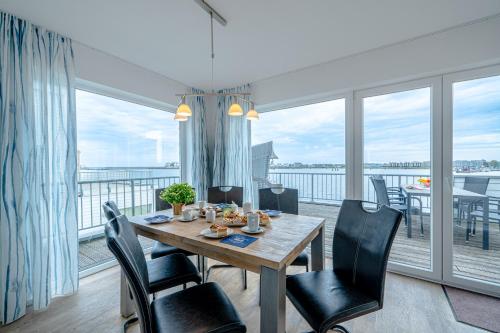Cocina, Maisonette Fewo Kapteins Lounge by Seeblick Ferien ORO, Rundum Wasser, 6Pers, Sauna, Kamin in Olpenitz