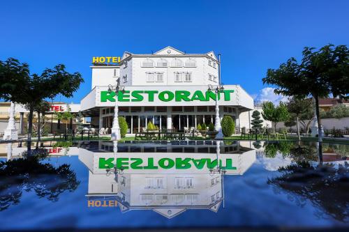 . Hotel Familja