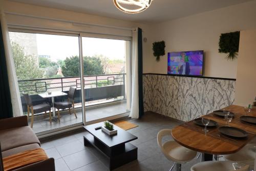 Shared lounge/TV area, Fiesta Apartment in Le Blanc-Mesnil