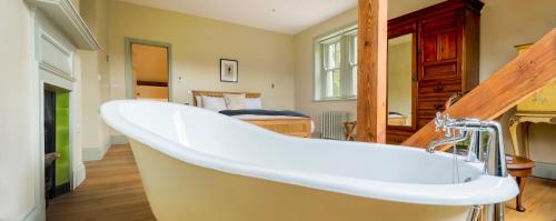 Stow House - image 3