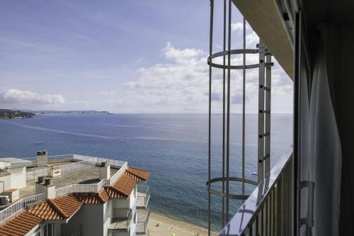 Piso amplio con vistas laterales al mar