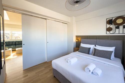 Acropolis Sky Retreat Jacuzzi & 3BR Maisonette - image 8