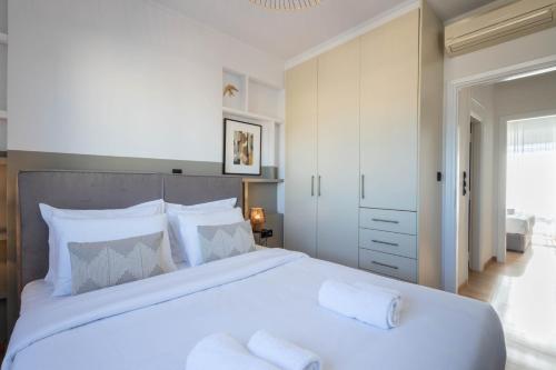 Acropolis Sky Retreat Jacuzzi & 3BR Maisonette - image 14