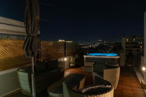 Acropolis Sky Retreat Jacuzzi & 3BR Maisonette - image 2