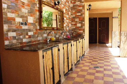 ห้องน้ำ, Maison Vallee Du Ziz in แอรราชิเดีย