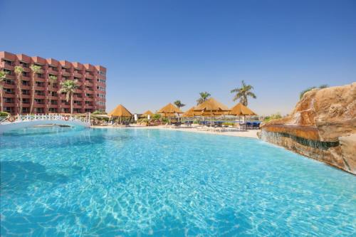 Úszómedence, Pyramisa Luxor Hotel and Suites in Luxor