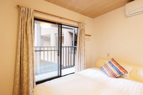 Tenjin Bridge Minshuku