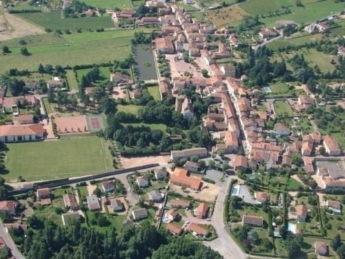 Gîte familial au cœur de la Côte Roannaise - Animaux admis (Gite familial au cœur de la Cote Roannaise - Animaux admis) in Saint-Andre-d'Apchon (Rhone-Alpes)