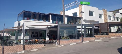 Bel appart lumineux avec vue imprenable sur la mer et la montagne in Cabo Negro
