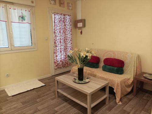 Près Gare T2 42m2 avec jardinet-terrasse 10m2 - Location saisonnière - Angoulême