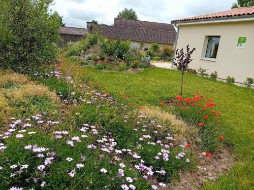 Studio moderne avec WiFi et parking à Baignes - FR-1-653-270 (Studio moderne avec WiFi et parking a Baignes - FR-1-653-270) in Baignes-Sainte-Radegonde