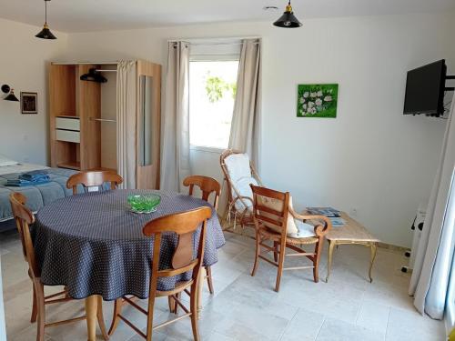 Studio moderne avec WiFi et parking à Baignes - FR-1-653-270 (Studio moderne avec WiFi et parking a Baignes - FR-1-653-270) in Baignes-Sainte-Radegonde