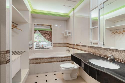 room detail thumbnail 2