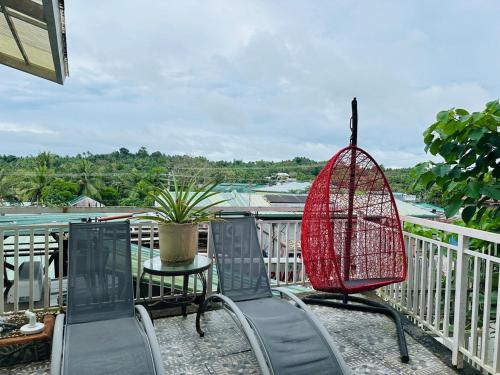 Балкон/тераса, Cozy Skyview Villa in Lopez Quezon! in Bocboc