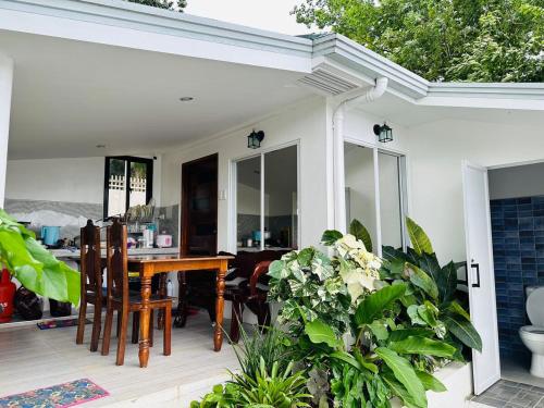 Cozy Skyview Villa in Lopez Quezon! in Bocboc