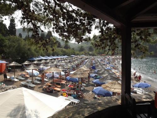 strand, Villa St.George in Lucice