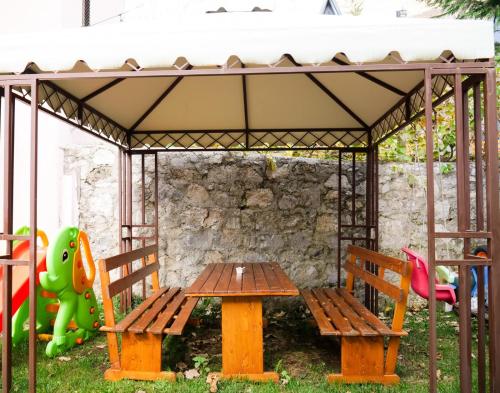 Arditi's Guesthouse in Bogë