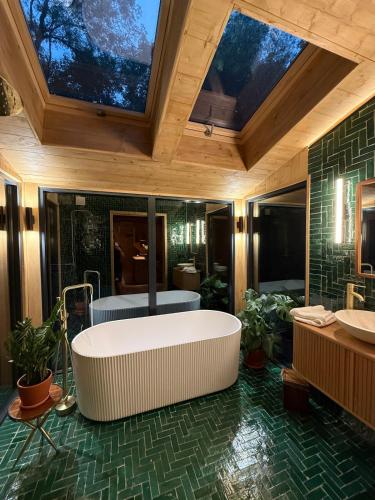 Vannas istaba, Ecolodge de la Palombiere in Saint-Clar