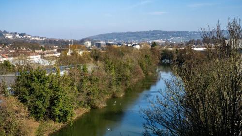 HFS - Hollis Wharf - Bath in Twerton