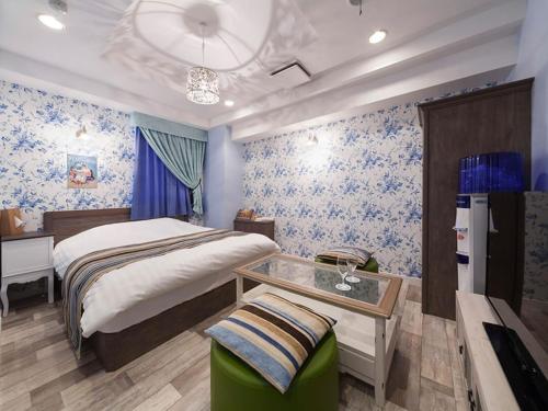 room detail thumbnail 0