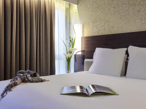 Mercure Paris Arc de Triomphe Etoile - image 36