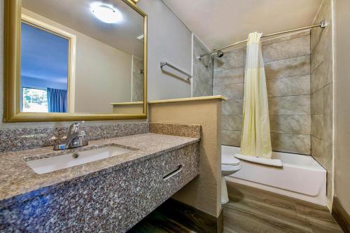 Motel 6 Birmingham, AL - Medical Center - 화장실
