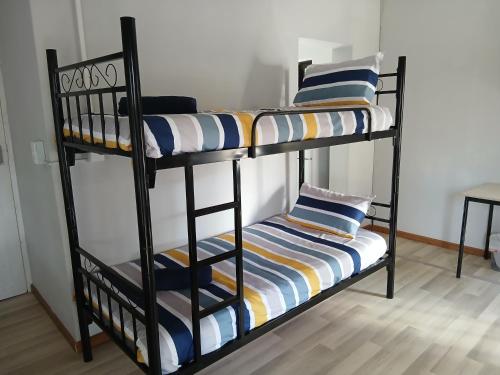 Bedrock inn in 해리스미스