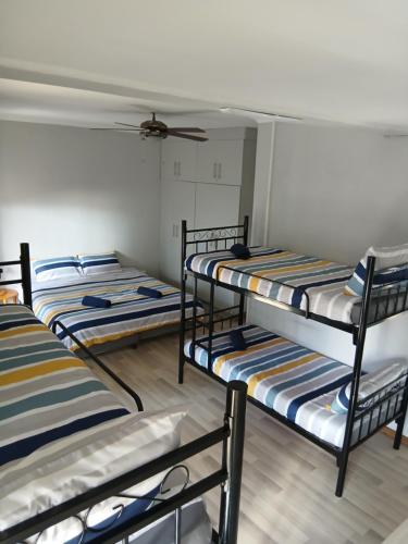 Bedrock inn in 해리스미스