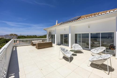 Villa Magical Light/Beach and Golf Lagos - image 3