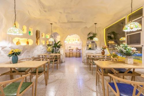 Shanghai Half Window Hotel  in Shanghai Int’l Tourism Resort and Disney Land