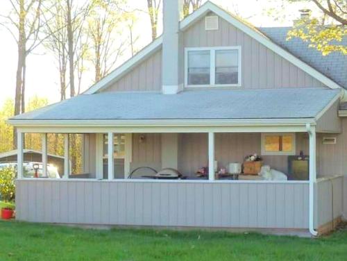 Peaceful Cabin Rental for Groups on a Farm near Susquehannock State Forest, Pennsylvania
