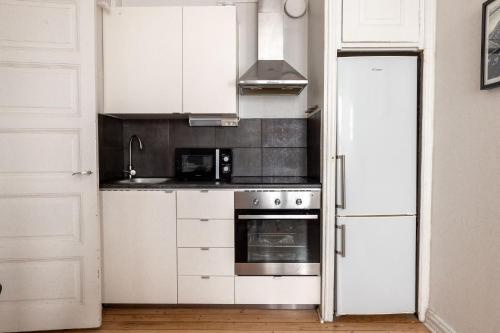 Kitchen, 2ndhomes Stylish 1BR apartment in Ullanlinna in Ullanlinna