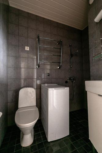 Shower, 2ndhomes Stylish 1BR apartment in Ullanlinna in Ullanlinna