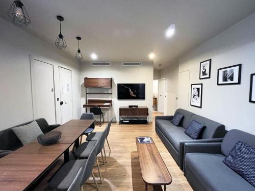 Urban Flat 78 - 3 Bedroom apartment Republique - image 9