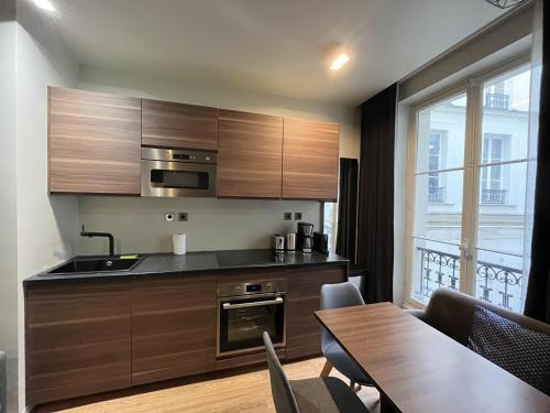 Urban Flat 78 - 3 Bedroom apartment Republique - image 12