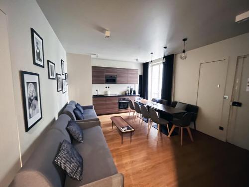 Urban Flat 78 - 3 Bedroom apartment Republique - image 10