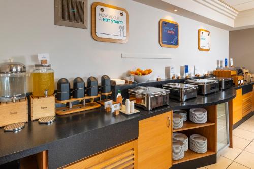 Food and beverages, Holiday Inn Express London Chingford By IHG in Greater London North