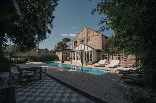 Casa de Tenis con Pileta Padel y Gimnasio