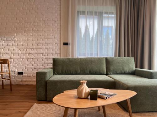 Imperial Residence - design aparthotel in city center, private parking thumbnail