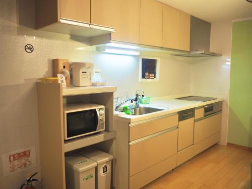 Grand Opening Sale!!! 関西空港近く-JR日根野駅前-貸切一軒家 Entire House Near Kansai Airport-The Palm Guest House