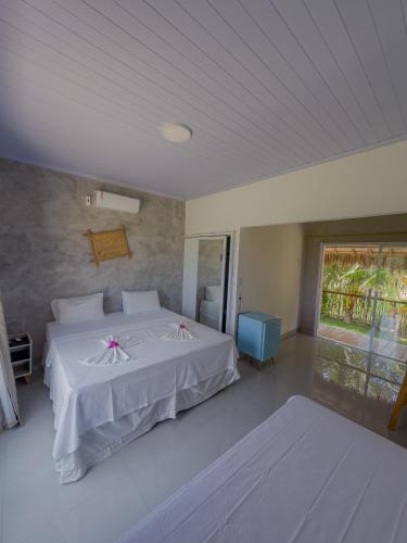 1 king bed, 2 twin beds