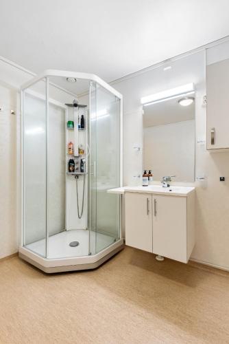 Flott bofellesskap , inkludert internett og strøm! Grillområde med jacuzzi! (Flott bofellesskap , inkludert internett og strøm! Grillomrade med jacuzzi!) in เอลเวรุม