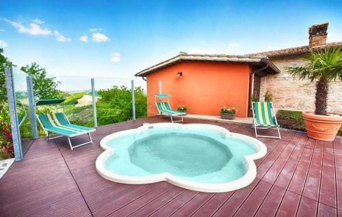 Peldbaseins, Nice Apartment In Sant'angelo In Vado With Wifi in Sant' Angelo in Vado