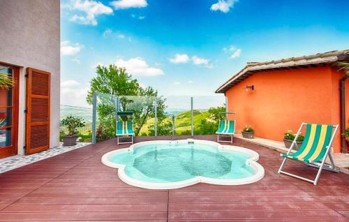 Peldbaseins, Nice Apartment In Sant'angelo In Vado With Wifi in Sant' Angelo in Vado