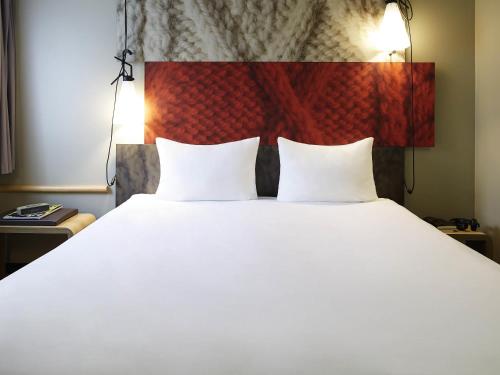 Hotel ibis Paris Canal Saint Martin